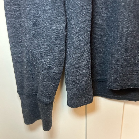 Vintage Guess "skull script" single stitch sweater - Picture 4 of 6